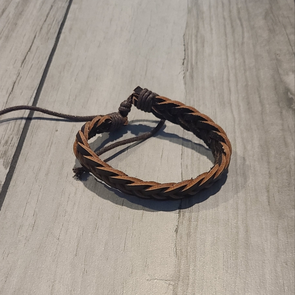 🍁 Leather braided adjustable friendship bracelet💫